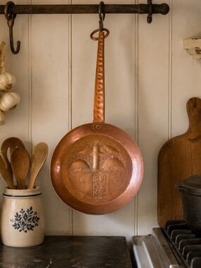 Vintage Hand Hammered Copper Wall Frying Pan Folk Art Cottage Kitchen Decor Rust